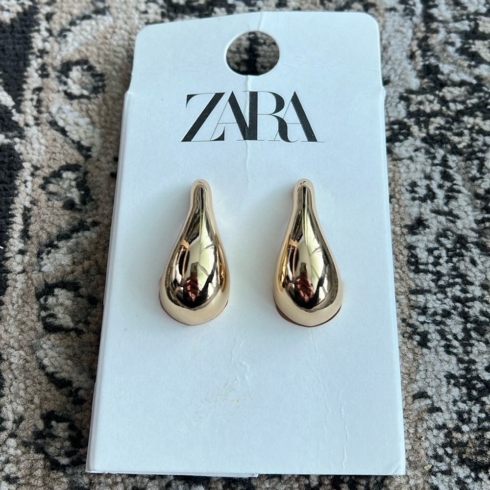 NWT: Zara gold tear drop earrings